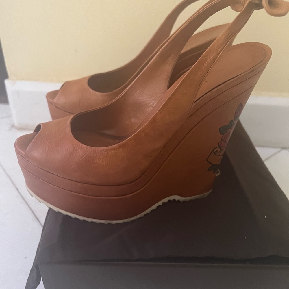 Athletic Gucci shoes - Picture 3 of 8